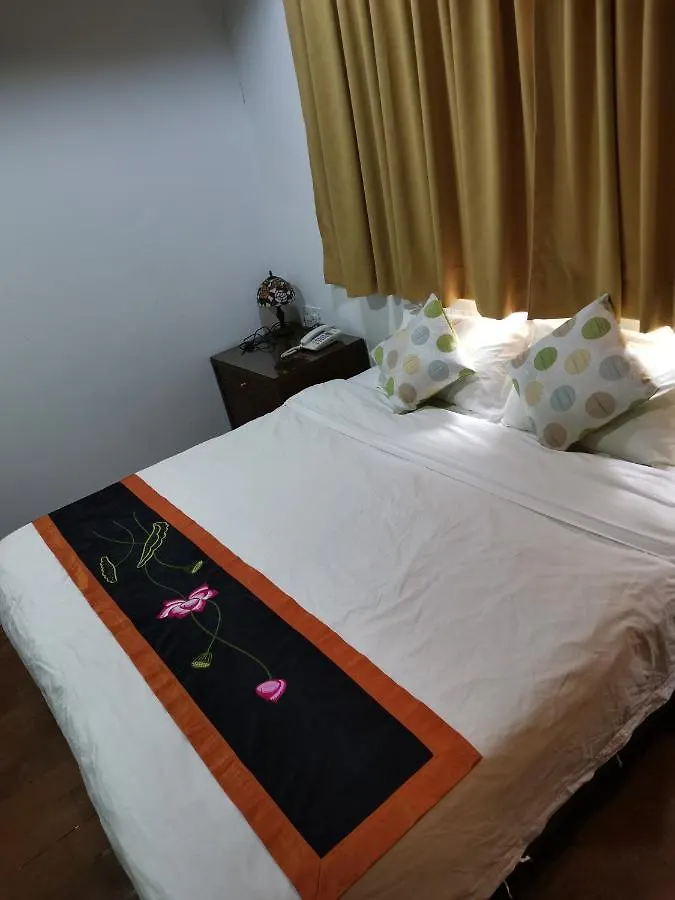 Δωμάτια σε οικογενειακή κατοικία Rangoon Residences + Τζωρτζ Τάουν